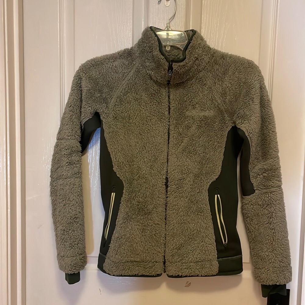 Columbia super soft and fuzzy zip up jacket size small great condition